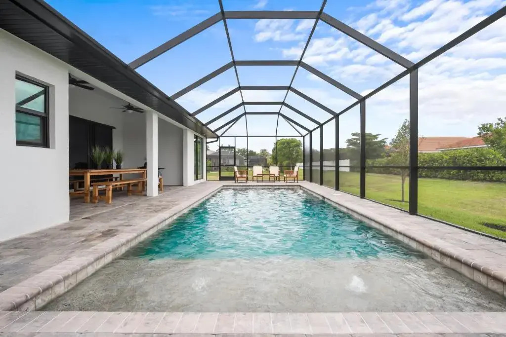 SW FL Oasis - 4bdr - 3bth - POOL - Game Room - Sleeps 10 or more