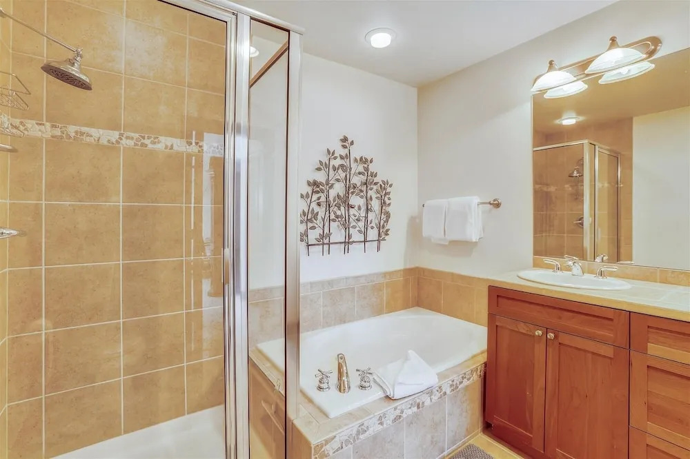 Highland Greens 71 4 Bedroom Condo by RedAwning