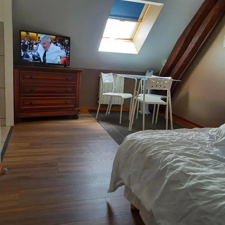 Aéroport paris beauvais Appartement HOULET 10 min à pied aéroport parkingbeauvais longue durée