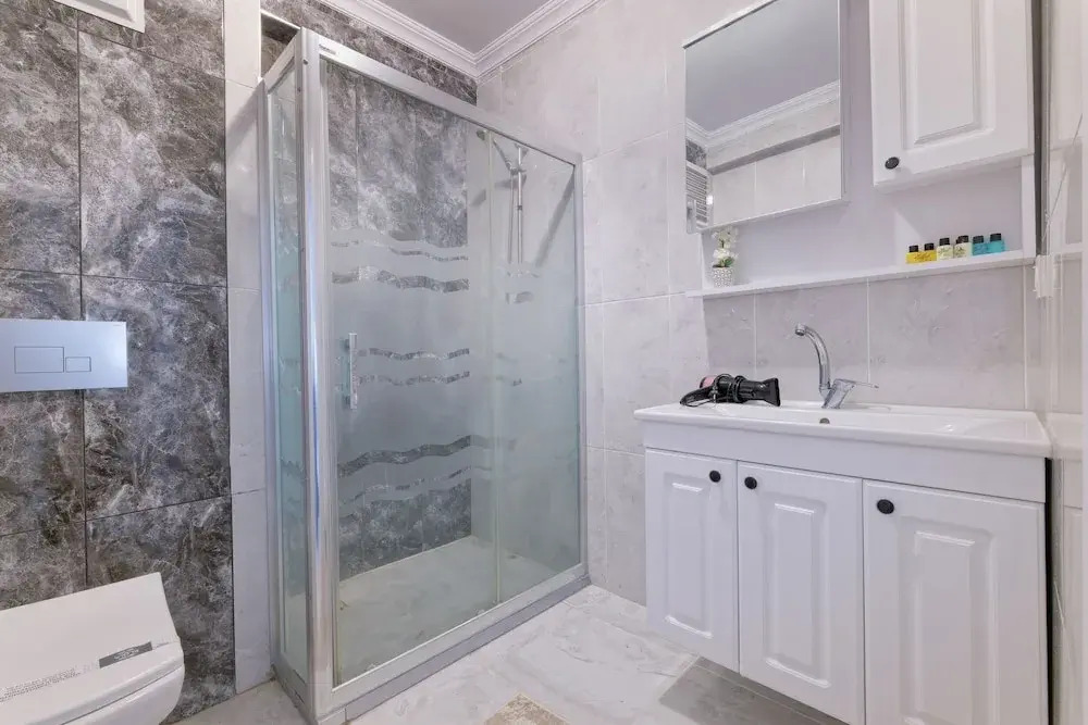 Stunning Gorgeous 2 BR near Golden Horn
