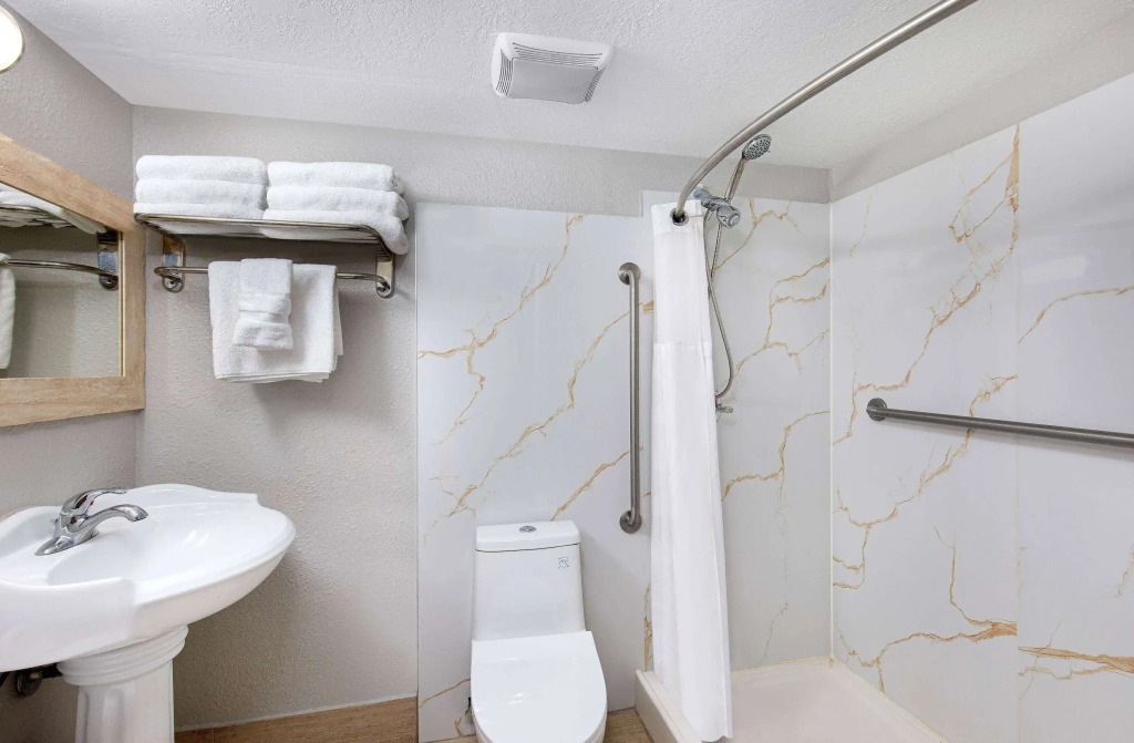 Ramada by Wyndham Bowling Green