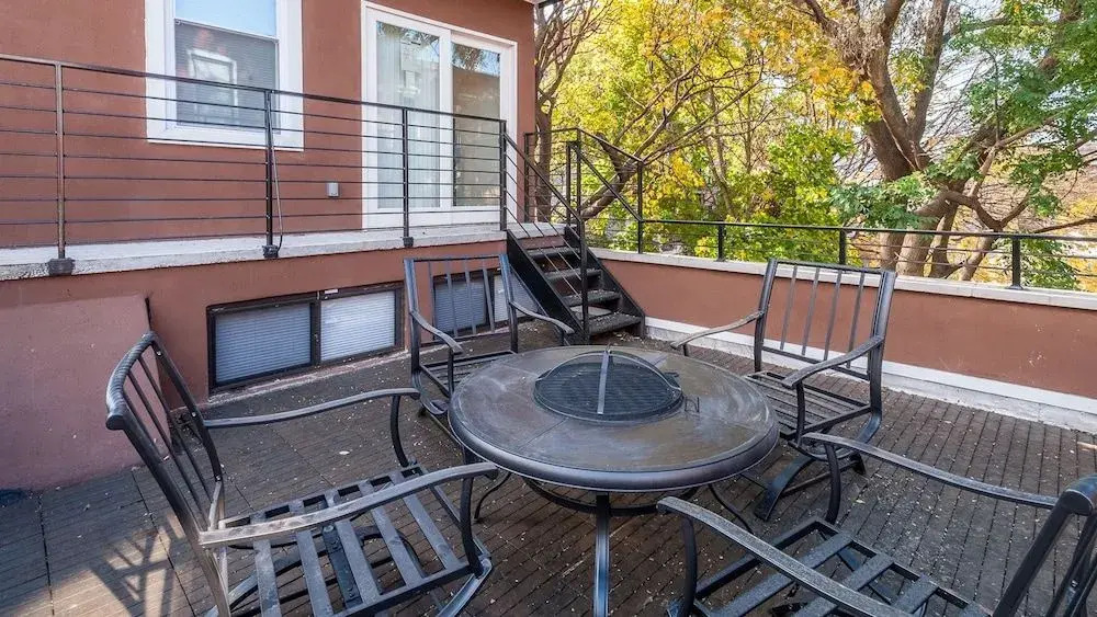 Newly Renovated Carriage House