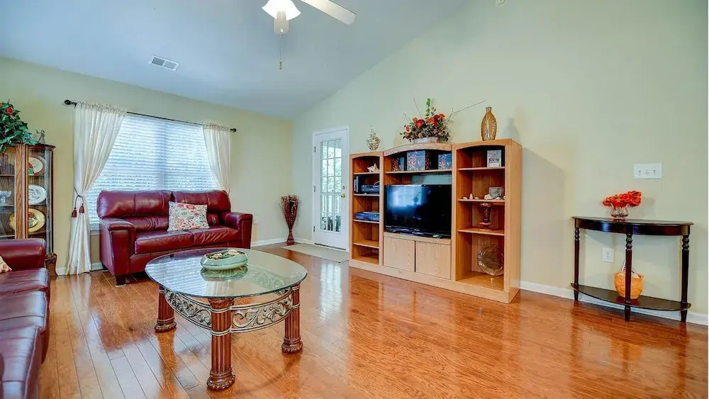 #64C True Blue - 3 Br home by RedAwning