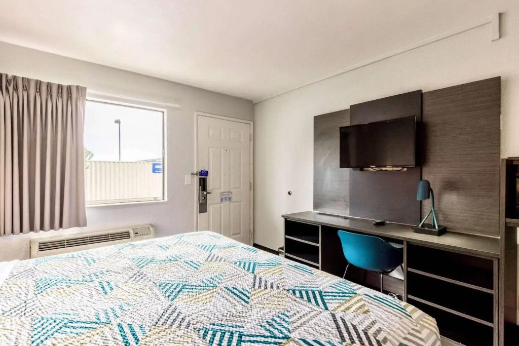 Motel 6 Carlsbad, CA - Near Legoland