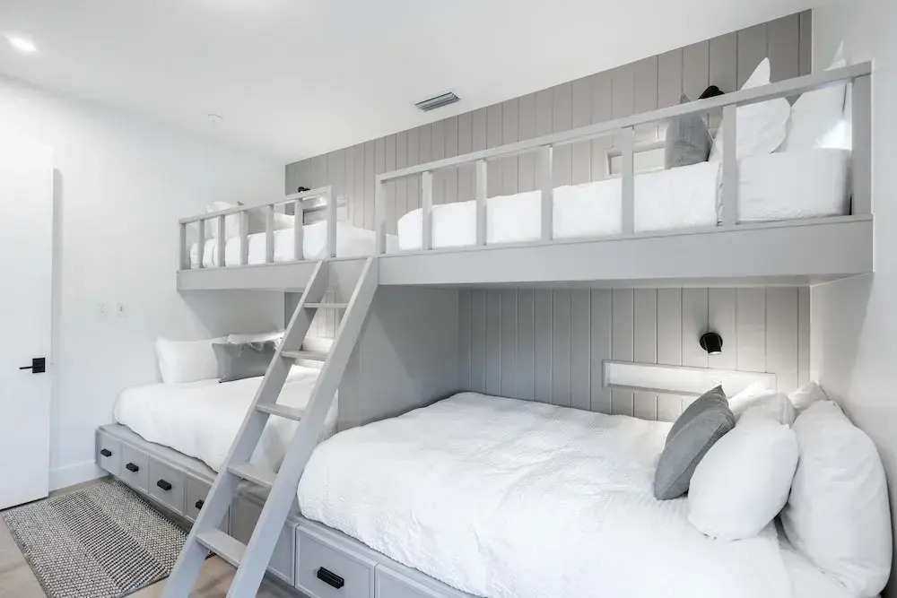 Brand New Catchlight House With Private Pool