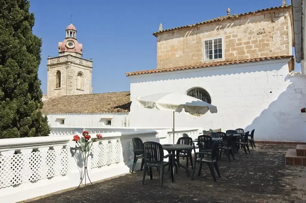 Grupoandria El Claustre de Ciutadella - HOSPEDERIA