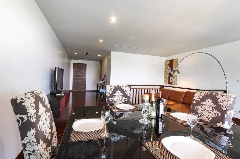 CAPITAL O890 The Royal Bay View Villas