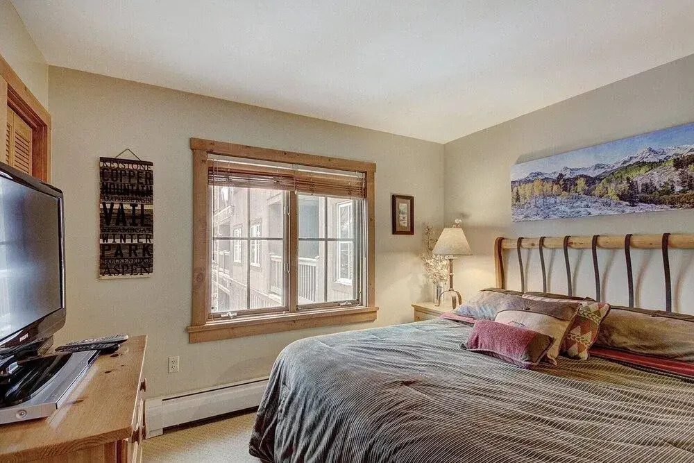 8594 Expedition Station 1 Bedroom Condo by RedAwning
