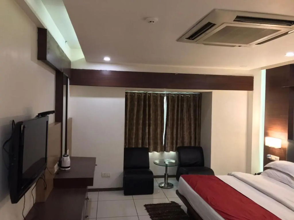 Pearl Hotel & Banquets