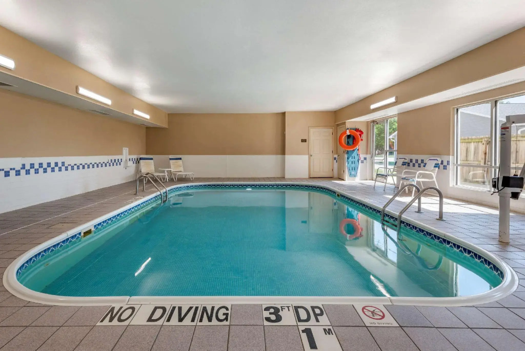 Comfort Suites Terre Haute University Area