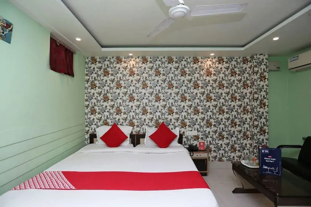 OYO 15443 Hotel Mega Palace