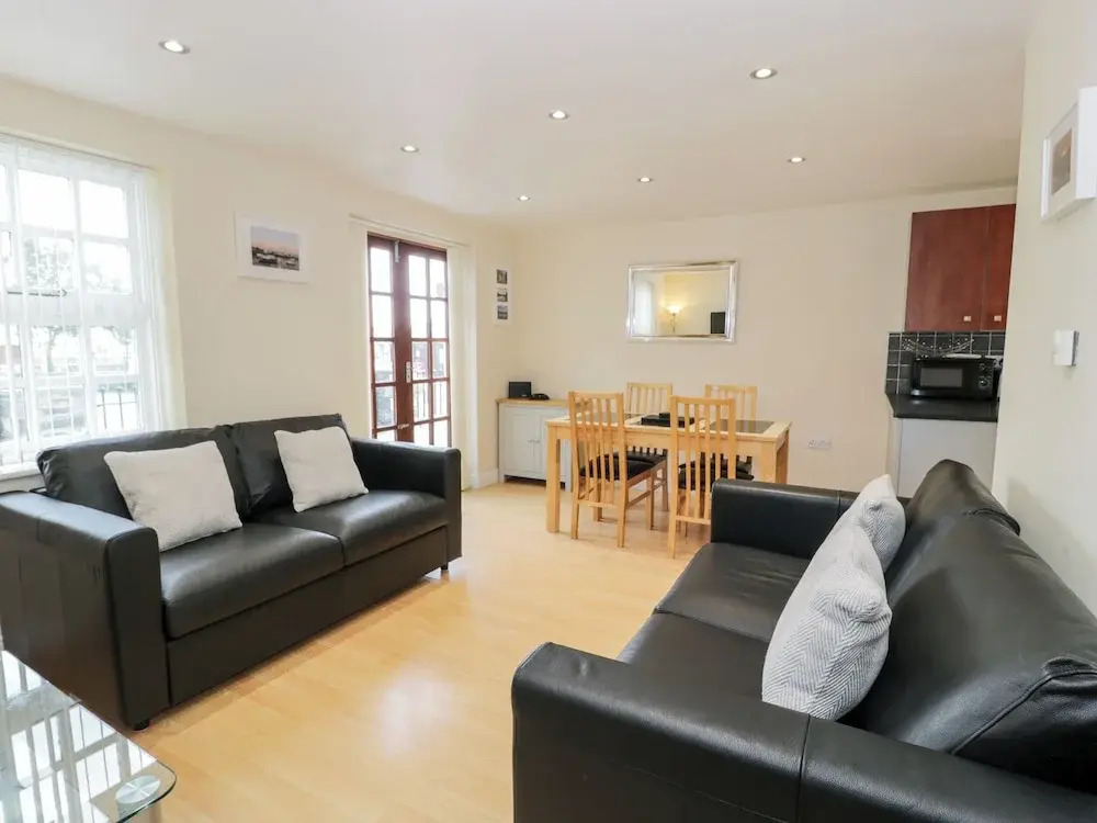 Whistle Stop Apartment