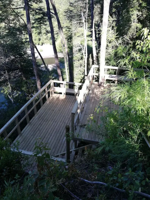 Wonderful rustic cabin, with native trees, with Rio Trancura, equipped