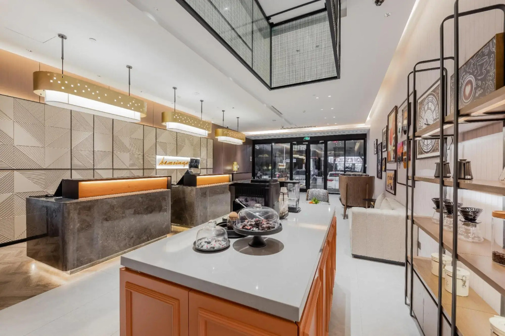 Home Inn Plus Shanghai Caoyang Meiling North Road Metro Station