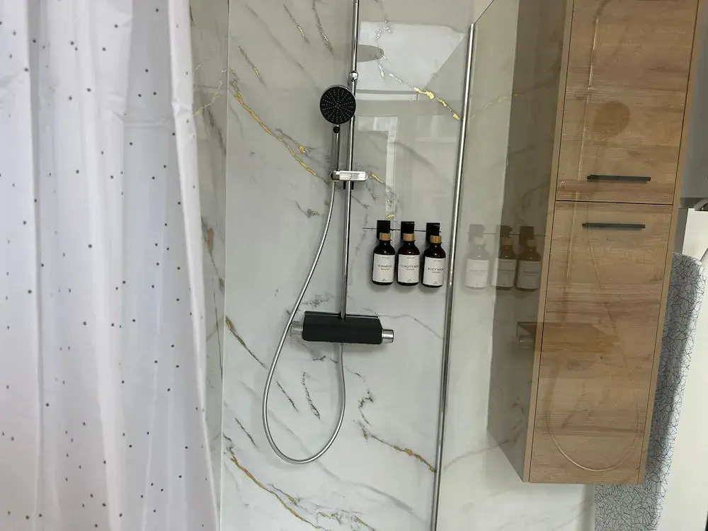 Stylish 1BR plus LR Apt Ghent Castle