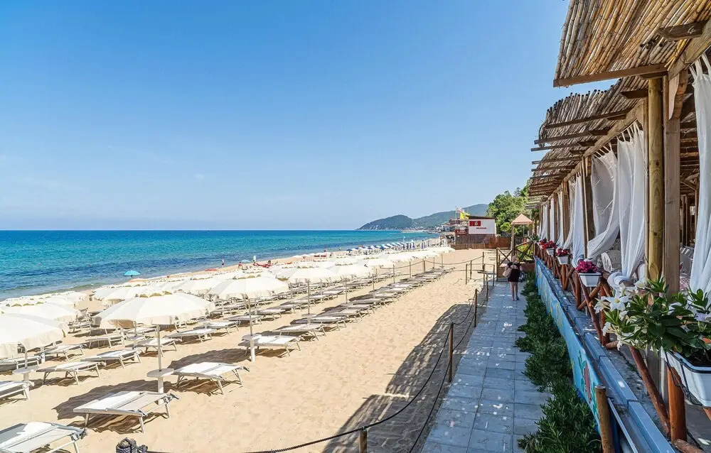 6 Bedroom Beautiful Home In Perdifumo