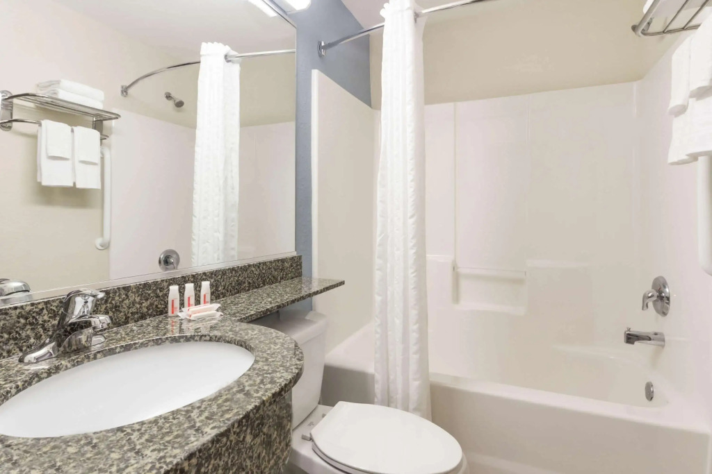 Microtel Inn & Suites by Wyndham Spring Hill/Weeki Wachee