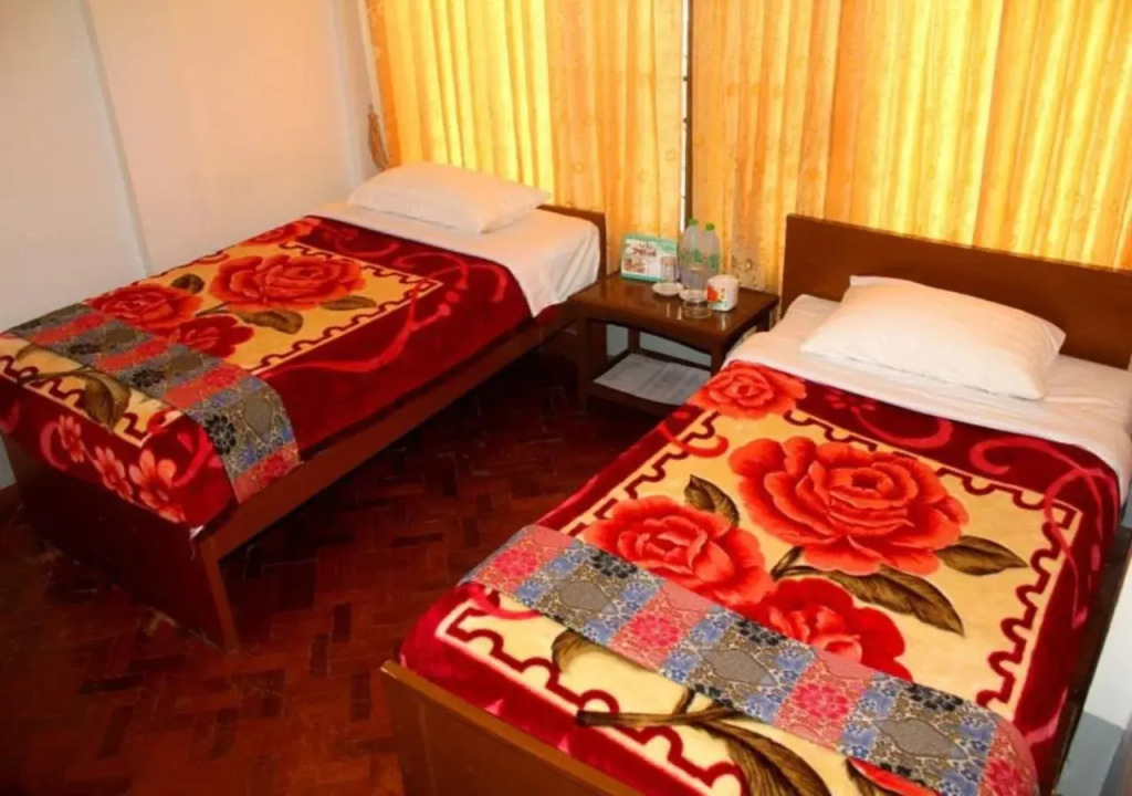 Naung Tong Hotel