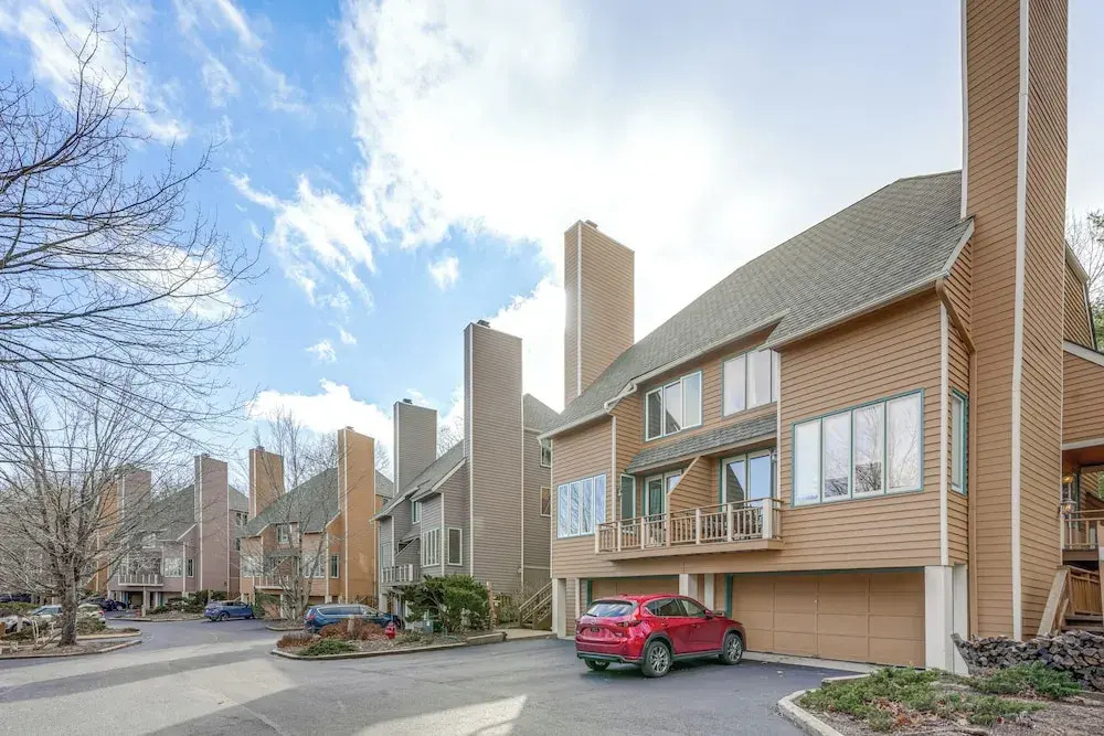 Modern Townhome at Wintergreen Resort