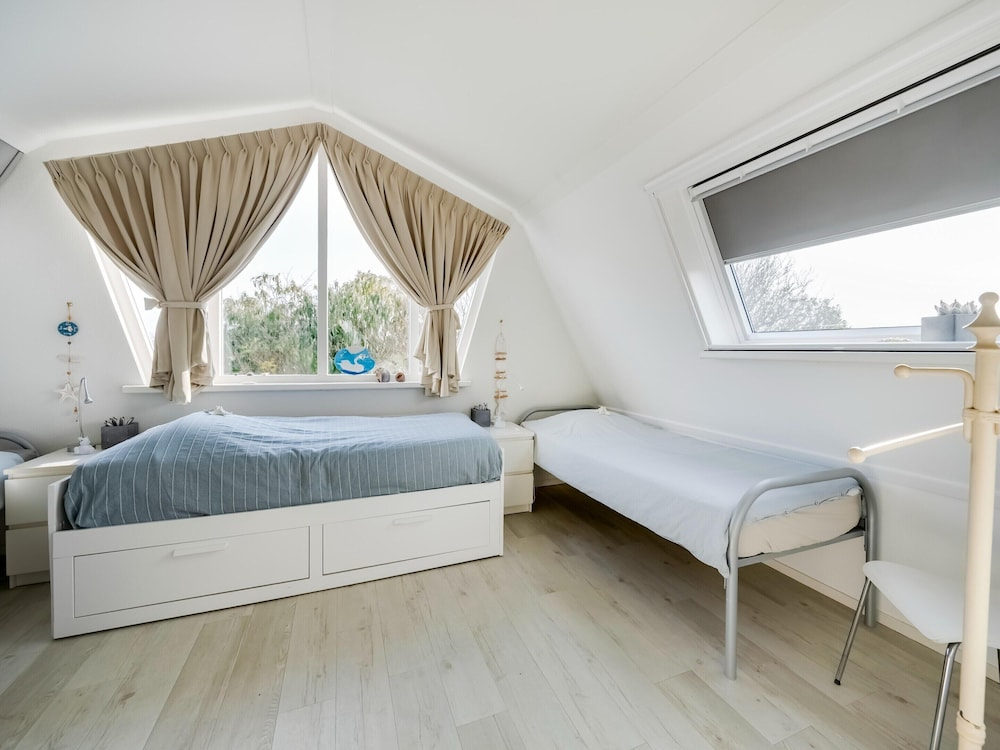 Holiday Home Noordwijk near Beach & Sauna
