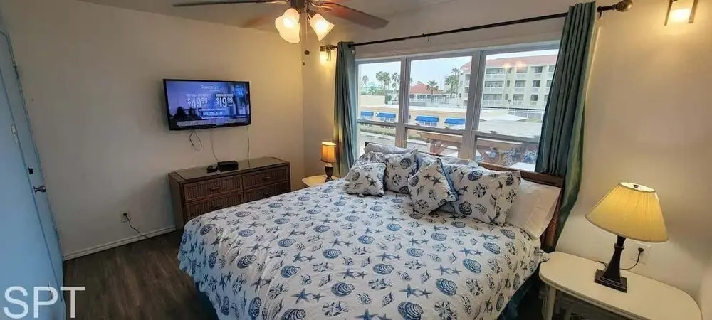 Beach access Condo Nice pool/hot tub area w/bbq 2 Bedroom Home by RedAwning