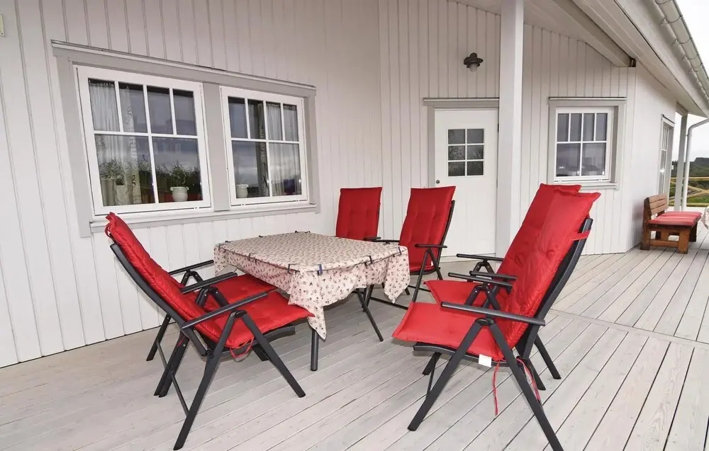 Stunning Home in Hamburgsund With 3 Bedrooms and Wifi