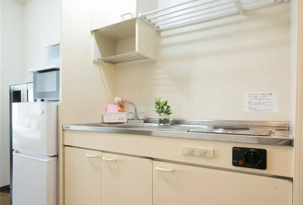 Hotel & Condominium airBest