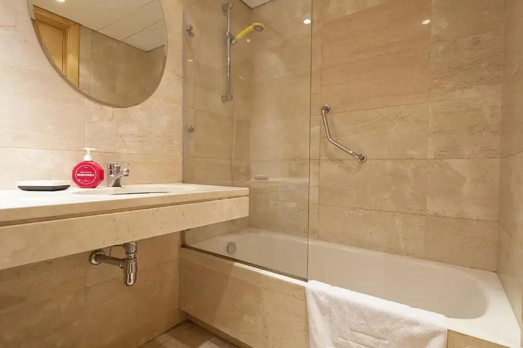 Apartment with 4 bedrooms in Barcelona with enclosed garden and WiFi