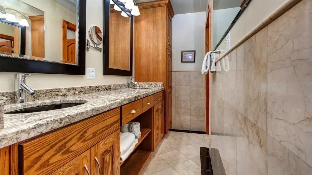 1687 Lakeside 3 Bedroom Home by RedAwning