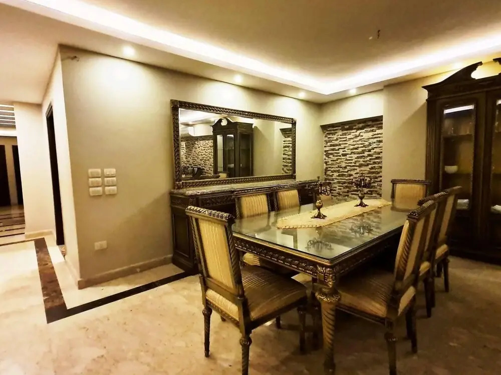 Spacious Executive Luxury Apartment With Balcony