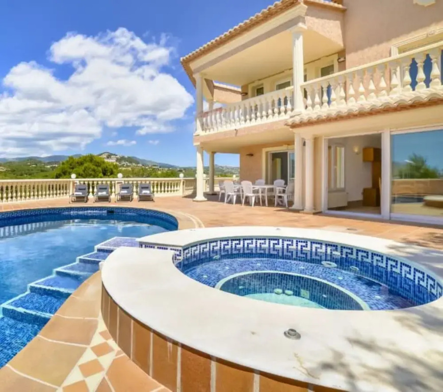 Villa - 5 Bedrooms with Pool and WiFi - 106420