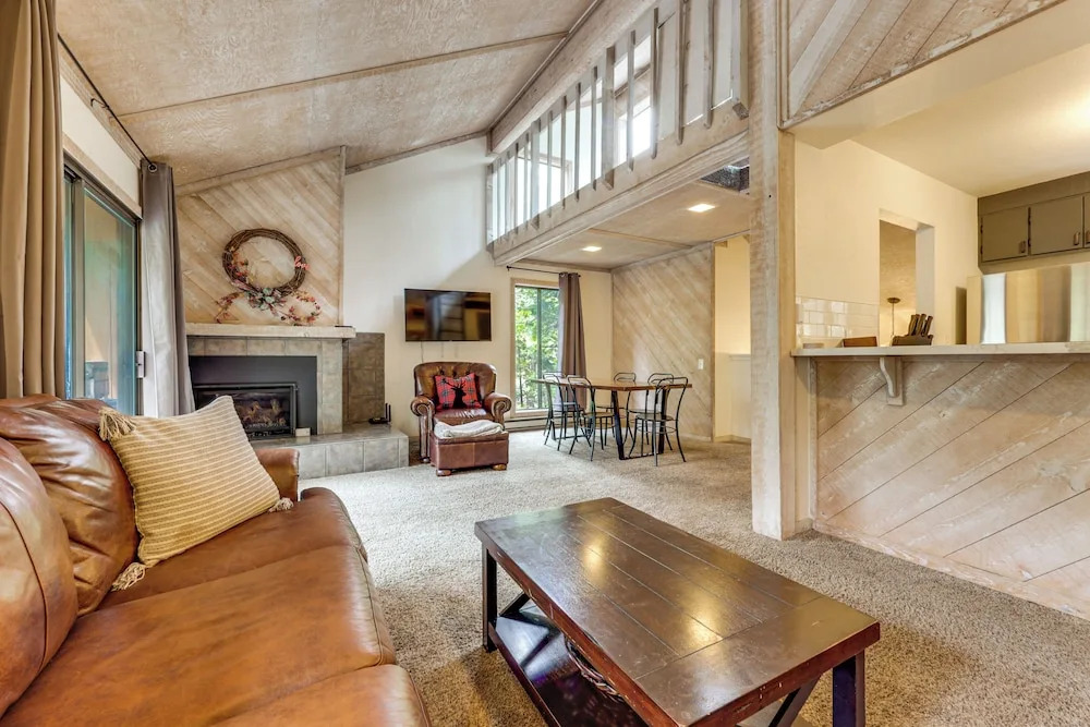 2 Mi to Dorabella Cove: Dog-friendly Townhouse