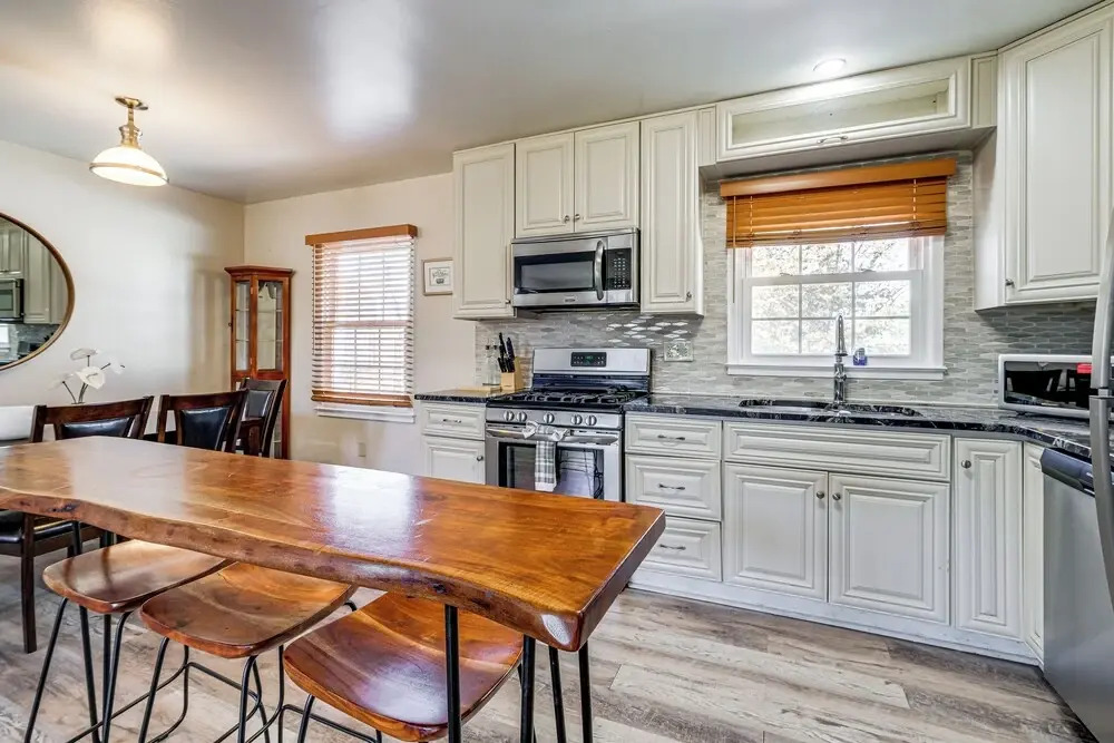 Commute to Alexandria & DC: Home w/ Shared Yard