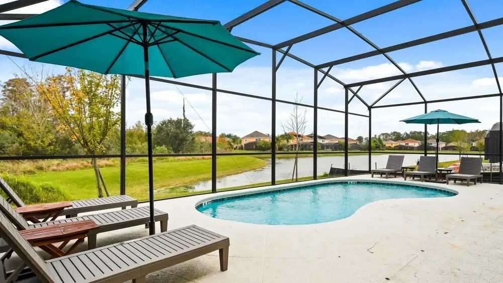 Opulent Retreat, Pool & Lake View, Near Parks