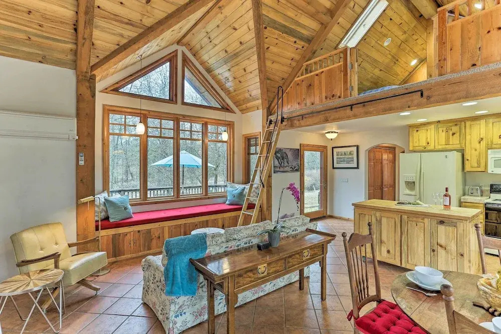 Peaceful Shasta Cascade Getaway on 15-acre Ranch!