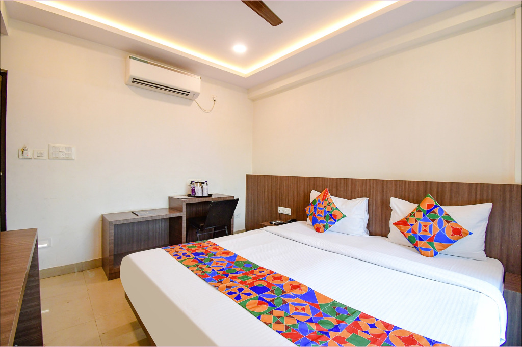 FabHotel Kzar Select - Nr US Consulate
