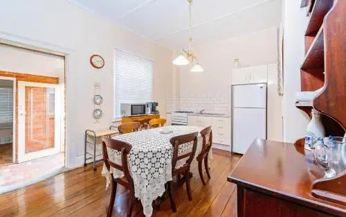 Azile 1875 Heritage Victorian Duplex