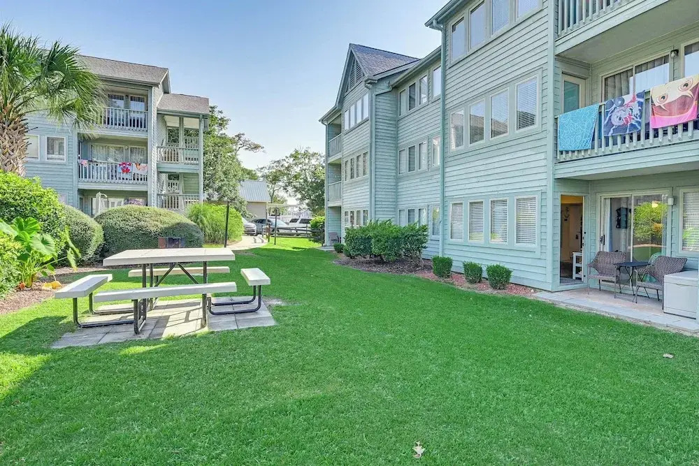 Beach & Pool Access: Resort-style Myrtle Beach Gem