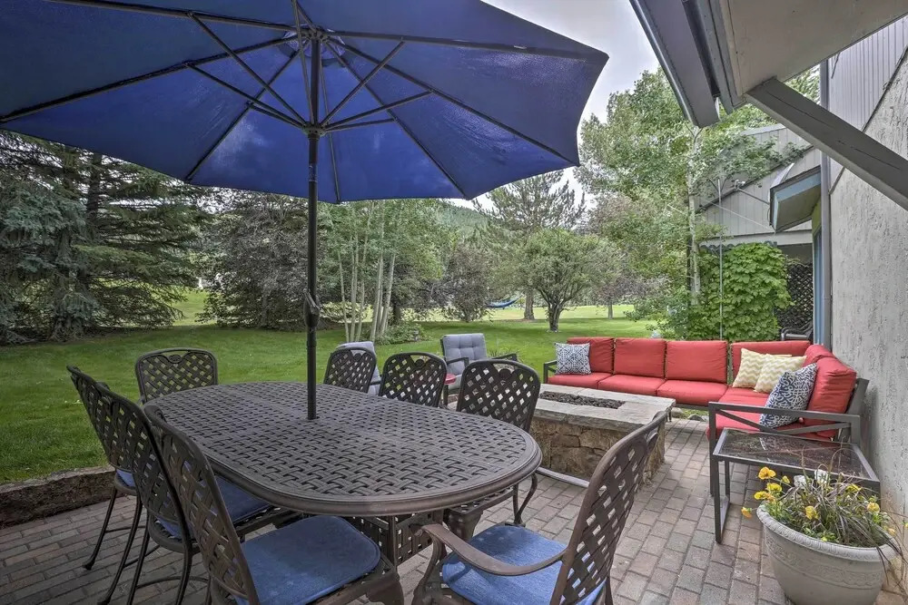 Modern Mountain Escape on Golf Course w/ Hot Tub!