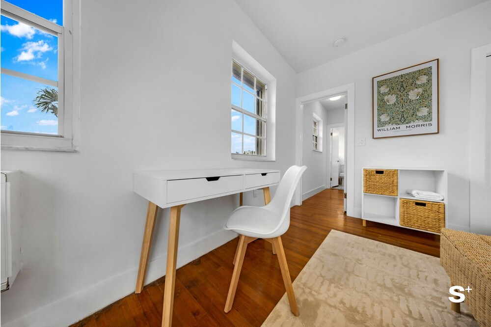 Spacious 1BD Beachside Apt -Free Parking