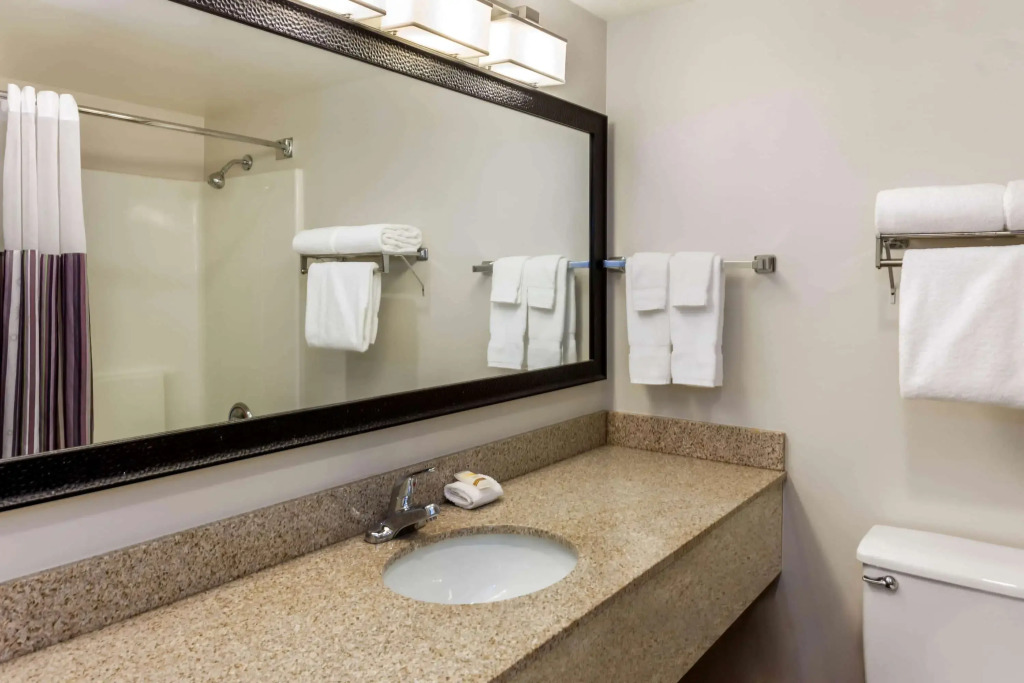 La Quinta by Wyndham Milwaukee Bayshore Area
