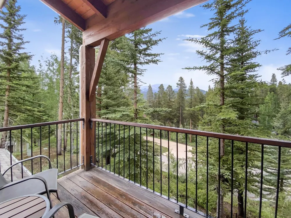 Westridge Chalet 4 Bedroom Townhouse by RedAwning