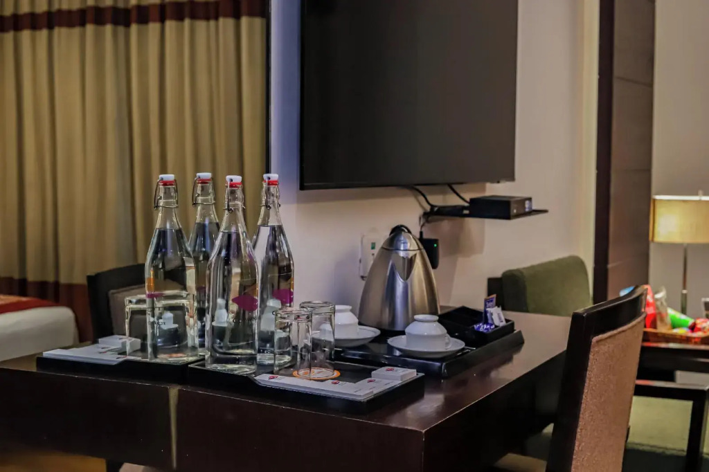 HOTEL GODWIN DELUXE NEAR CONNAUGHT PLACE Offers FREE AIRPORT PICKUP