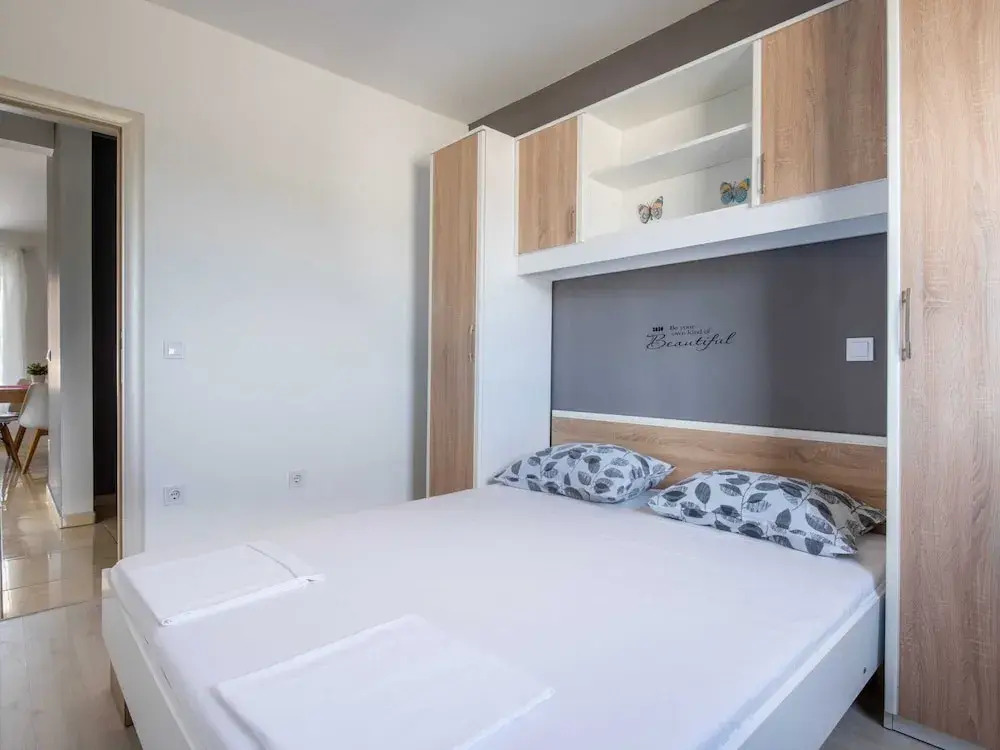 Lovely Apartment in Novalja near Sea Beach & Town Center