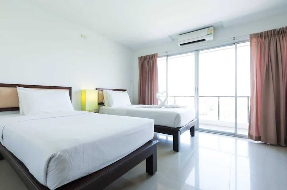 Townhouse Hillview Suites Pattaya Formerly Chatkaew Suites