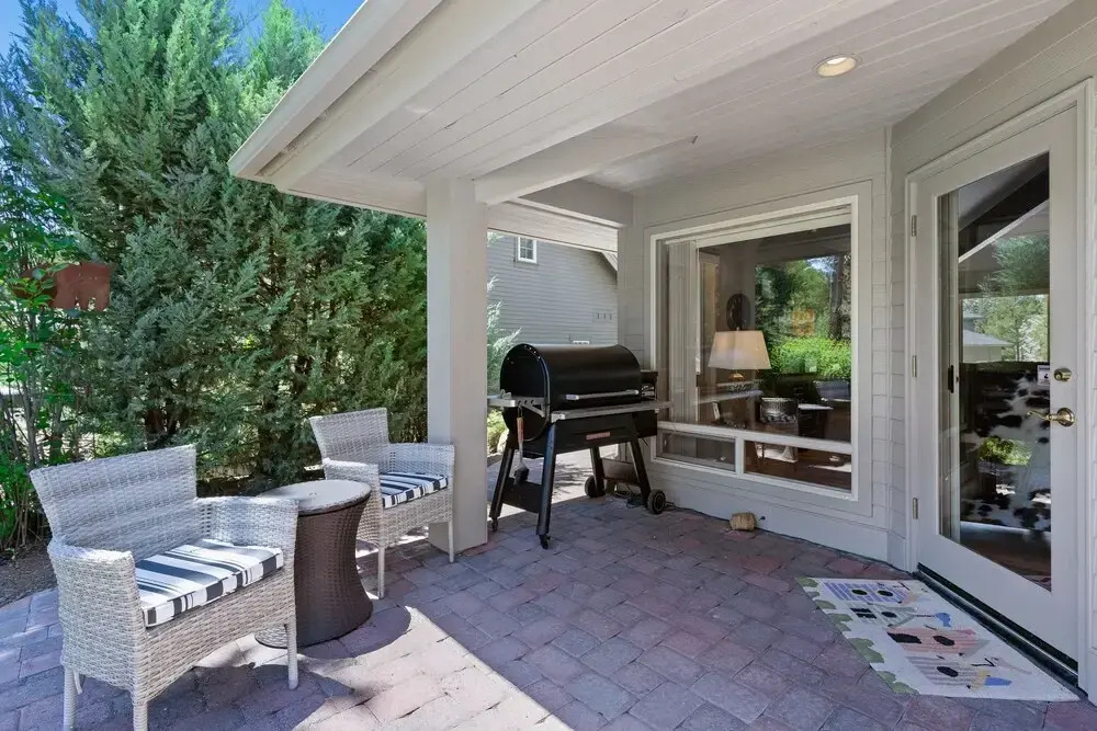 10 Dogleg 4 Bedroom Home by Redawning