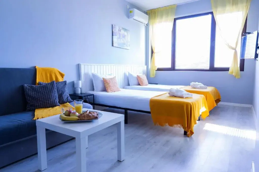 La Piazza Hotel