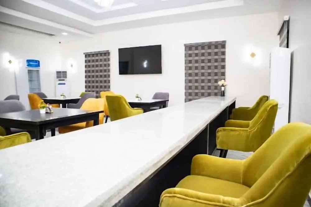 Pula Pula Luxury Hotel and Suites