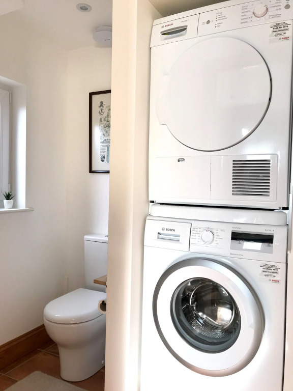 Charming 3 BR House - Garden Parking Near CS Lewis Park