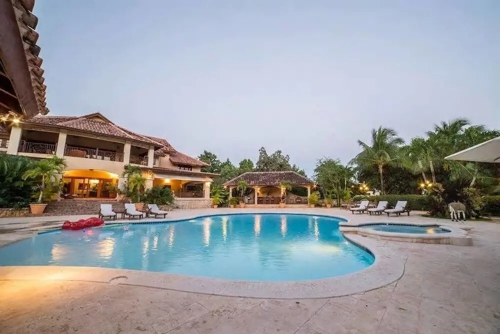 8BR 9BA Barranca Villa by ASVR
